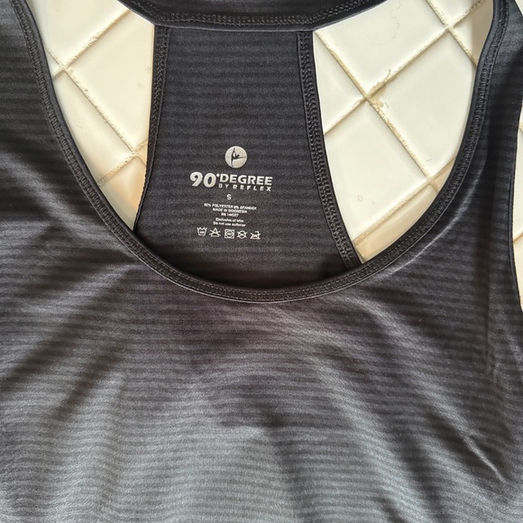 90 Degree T back running top with zippered pocket. NWT. Retail 54 - Picture 4 of 7